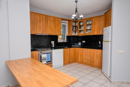Amazing 8 People Sea View Villa Centre Location
