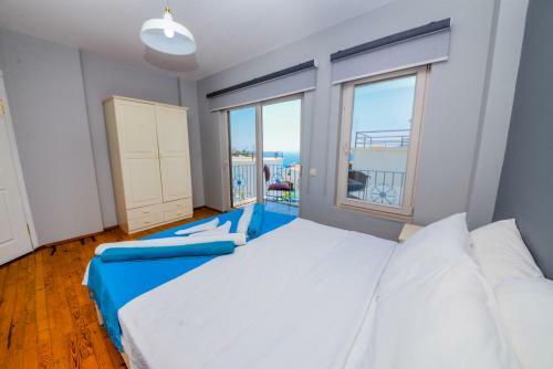 Amazing 8 People Sea View Villa Centre Location