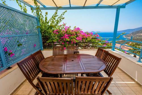 Amazing 8 People Sea View Villa Centre Location