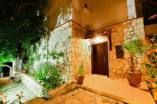 Amazing 8 People Sea View Villa Centre Location