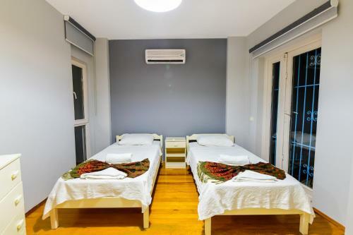 Amazing 8 People Sea View Villa Centre Location