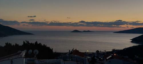 Amazing 8 People Sea View Villa Centre Location