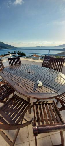 Amazing 8 People Sea View Villa Centre Location