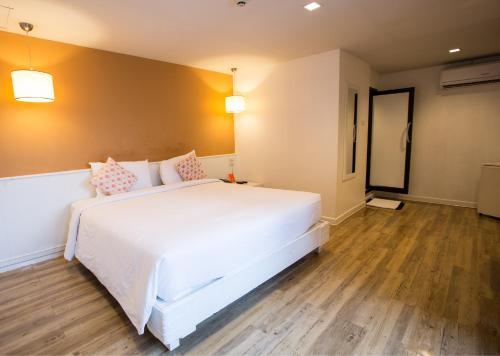 Hotel First House