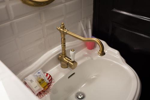 Hotel First House