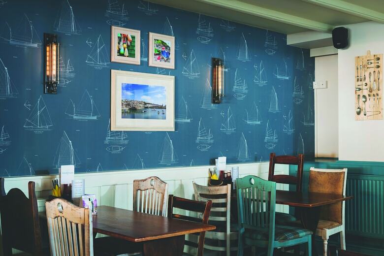Posada Harbour Inn