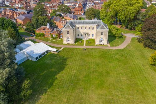 Hotel Hitchin Priory