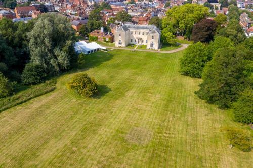Hotel Hitchin Priory