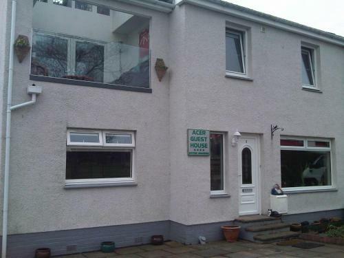 Hostal Acer Guest House