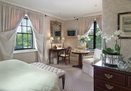 Summer Lodge Hotel