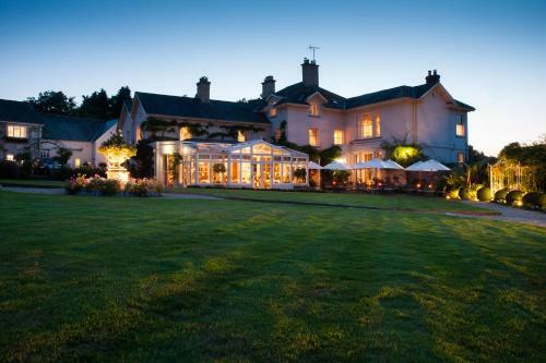 Summer Lodge Hotel