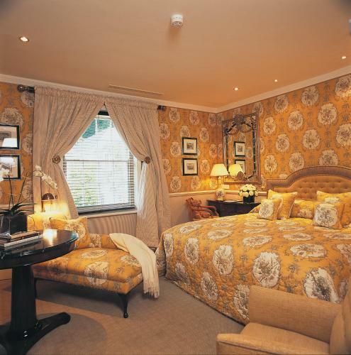Summer Lodge Hotel