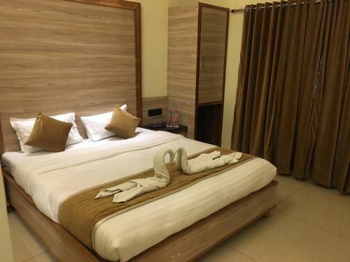 Hotel New Golden Veena - Talhati Pond