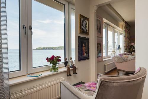 Beach Apartment Pop Up Living