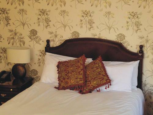 The Thomas Paine Hotel