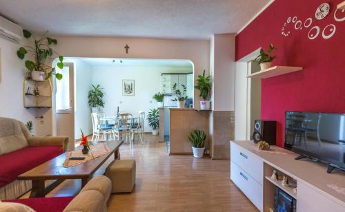 Apartments With A Parking Space Makarska - 17072