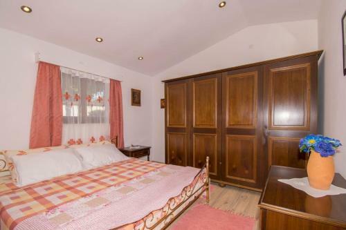 Apartment Liljana With Shared Swimming Pool
