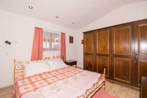 Apartment Liljana With Shared Swimming Pool