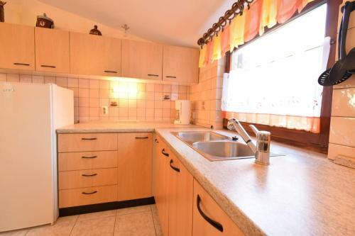 Apartment Liljana With Shared Swimming Pool