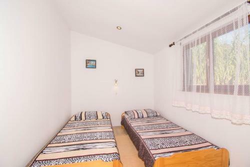 Apartment Liljana With Shared Swimming Pool
