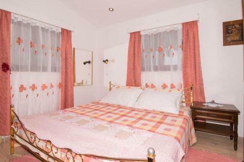Apartment Liljana With Shared Swimming Pool