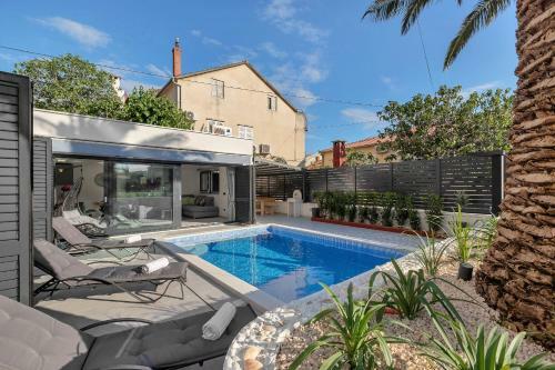 Lulani Pool Apartment