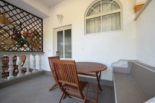 Apartment Uvo 1 With Shared Pool