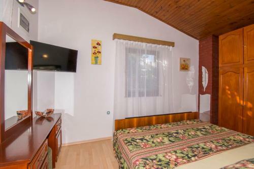 Apartment Ivo With Shared Swimming Pool