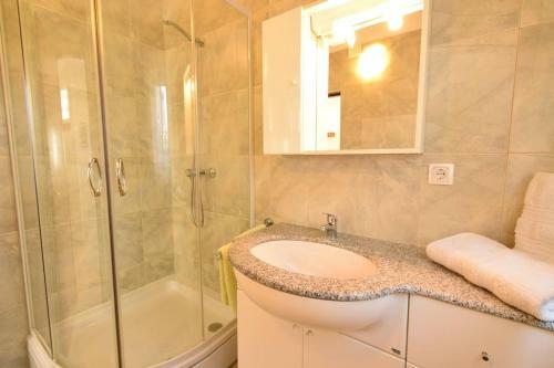 Apartment Ivo With Shared Swimming Pool