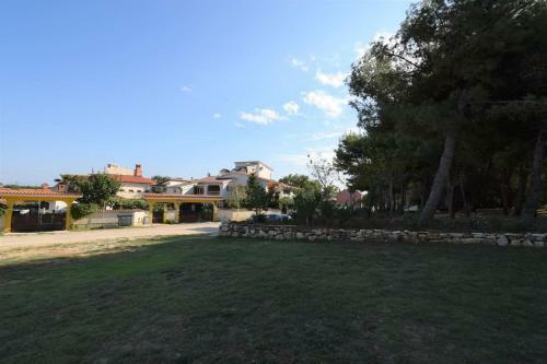 Apartment Ivo With Shared Swimming Pool