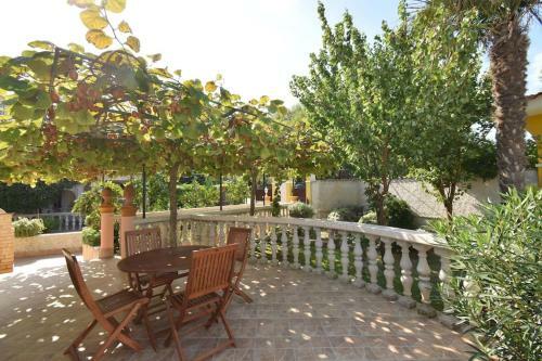 Apartment Ivo With Shared Swimming Pool