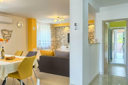 Apartment Viola ,2019