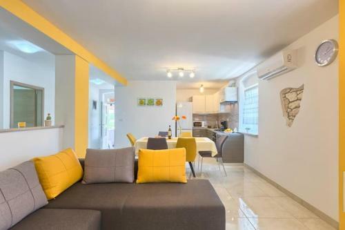 Apartment Viola ,2019