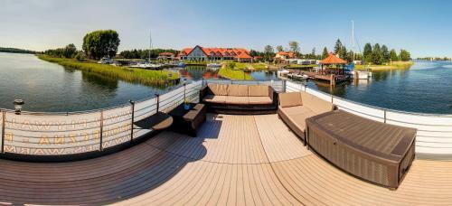 Houseboat Poland - P?ywaj?cy Domek Na Mazurach