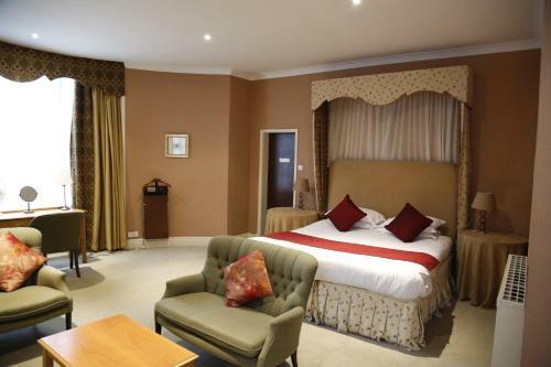 The Crown Hotel Stone