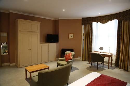 The Crown Hotel Stone