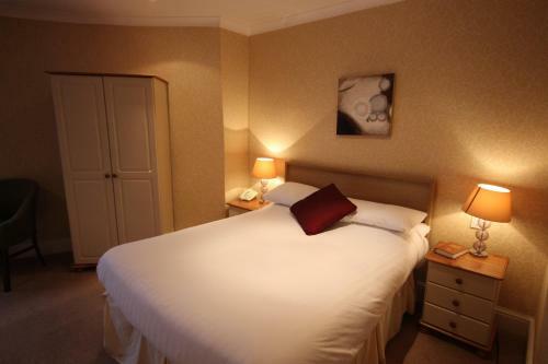The Crown Hotel Stone