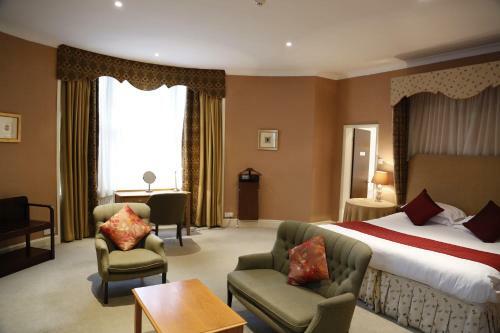 The Crown Hotel Stone