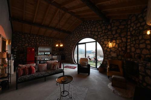 Tlos Stone- Honey River L�x Ta? Village