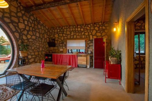 Tlos Stone- Honey River L�x Ta? Village
