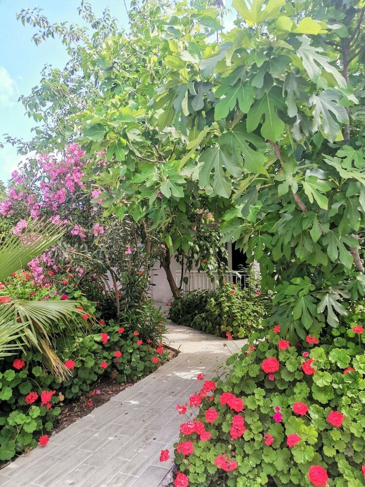 Kiri? Garden Hotel