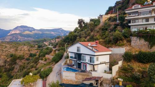 Magnificent Villa With Private Pool And Gorgeous View In Alanya