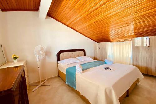 Kusadasi'nda Har?ka Villa N?da 8-18-29