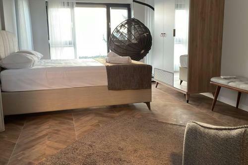 6+2 Luxurious Villa With Lake View In Sapanca