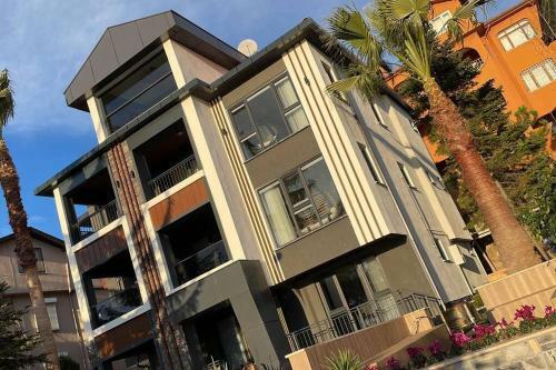 6+2 Luxurious Villa With Lake View In Sapanca