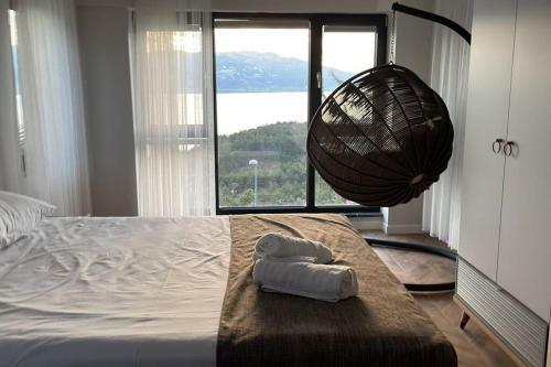 6+2 Luxurious Villa With Lake View In Sapanca
