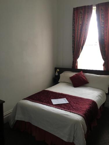 Waverley Hotel