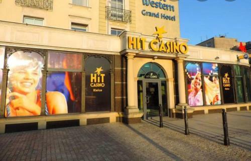 Vip1 Apartments Etiuda Becher -centrum Deptak - Black Horse