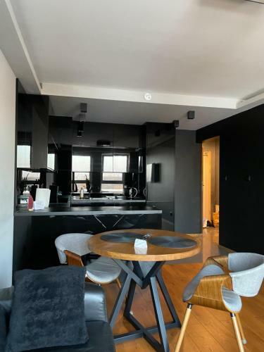 Vip1 Apartments Etiuda Becher -centrum Deptak - Black Horse