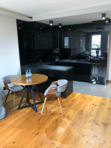 Vip1 Apartments Etiuda Becher -centrum Deptak - Black Horse